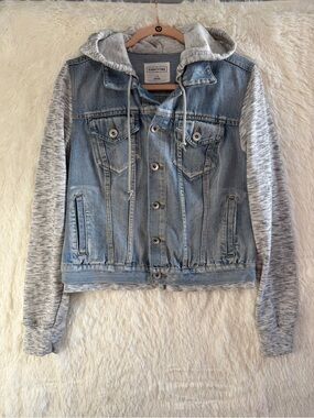 Eighty Two Womens Denim Jean Jacket L Light Blue Wash Grey Knit Sleeves/Hood